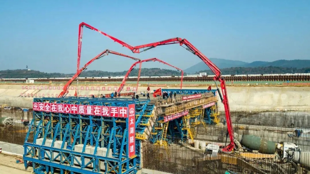 2019年1月18日，太湖隧道主體結構頂板完成首次澆筑，隧道完整的主體結構框架顯現出來。