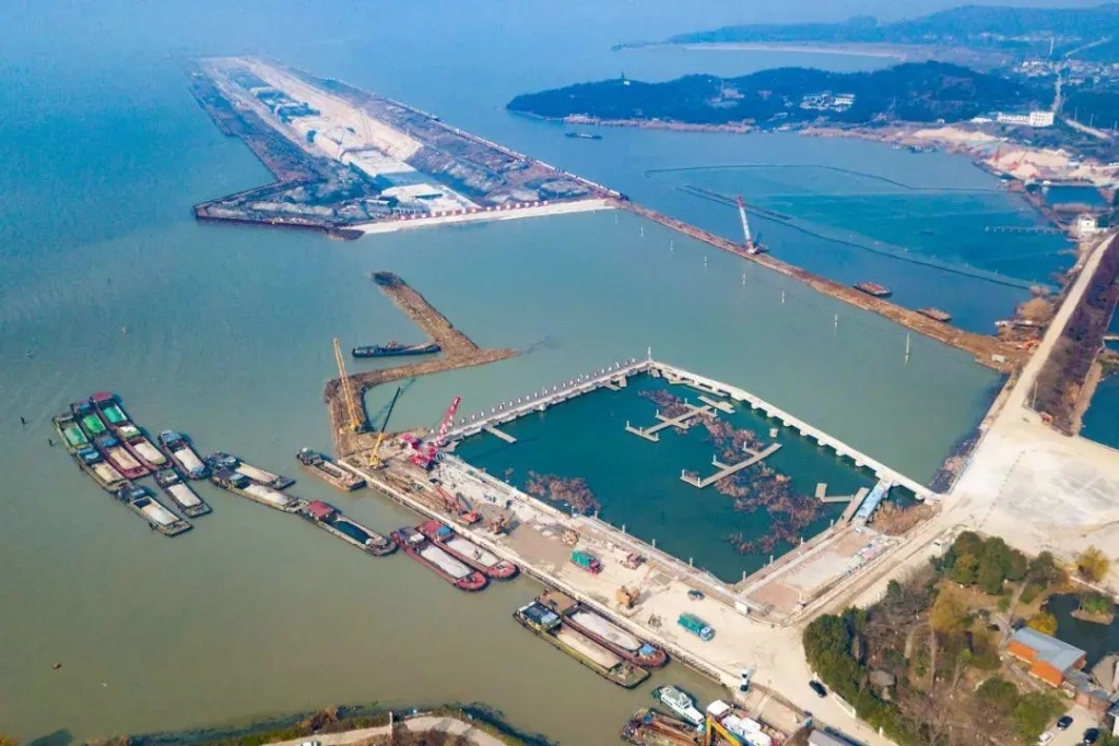 2019年12月27日，太湖隧道第一倉完成回水，順利實現首次陸島通道轉換，標志著該工程施工進入全新階段。