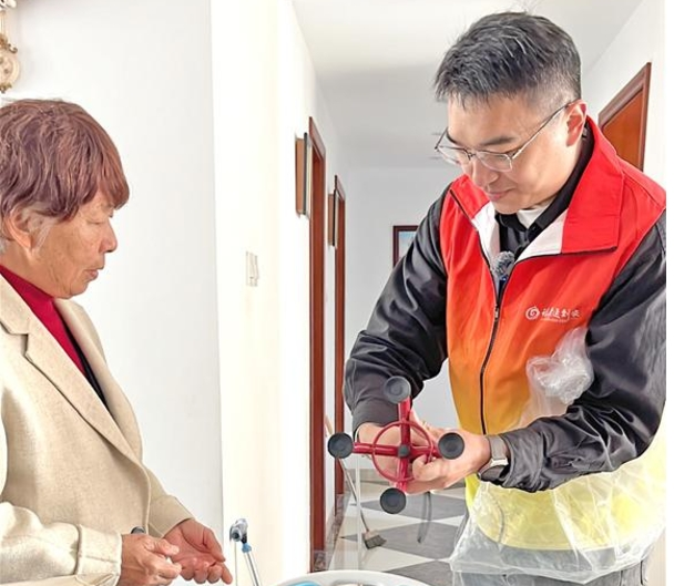 “以舊換新”讓老年人“生活煥新”，首批家庭“喜提”居家適老化產(chǎn)品