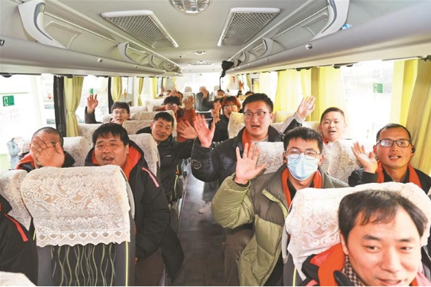 “歡迎回?zé)o錫，祝你們工作順利” 35名員工“點對點”乘坐專車集中返崗