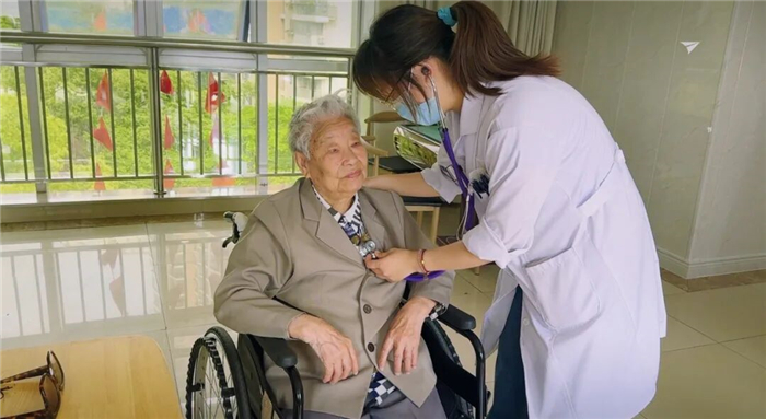 江蘇無(wú)錫：織就“康養(yǎng)網(wǎng)”，醫(yī)養(yǎng)康養(yǎng)融合守護(hù)最美“夕陽(yáng)紅”